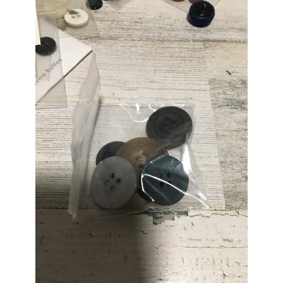 Miscellaneous collection of buttons - Picture 5 of 7